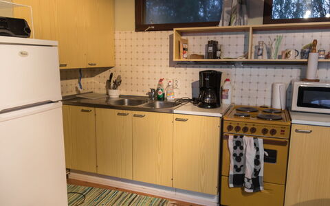 Vattomäki: Aparato De Cocina, Cocina, Electrodoméstico, Mostrador, Estufa De Cocina, Madera, Mueble, Piso, Fregadero, Diseño De Interiores