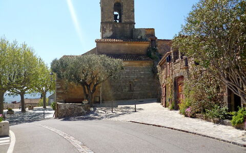Maury: Cielo, Planta, Árbol, Edificio, Superficie De La Carretera, Área Rural, Paisaje, Punto De Referencia, Ciudad, Fachada
