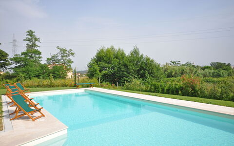 Villa Marginone: Piscina, Propiedad, Bienes Raíces, Ocio, Casa, Edificio, Villa, Hierba, Recurso, Casa