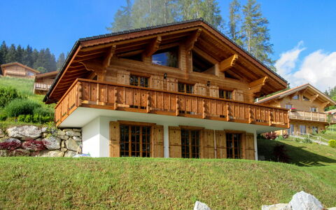 Helene: Cielo, Planta, Edificio, Propiedad, Ventana, Árbol, Madera, Casa, El Terreno Del Lote, Paisaje Natural