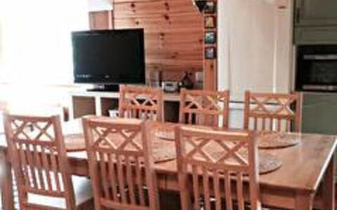 Notkontaus: Mueble, Habitación, Propiedad, Comedor, Cocina Y Comedor Mesa, Producto, Mesa, Casa, Suelos De Madera, Silla