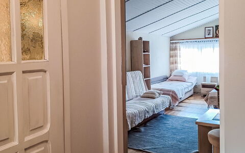 Bursztynowa: Mueble, Diseño De Interiores, Suelo, Piso, Madera, Techo, Habitación, Textil, Cama, Habitación