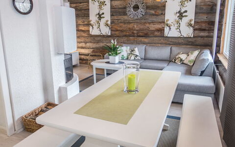 Revonaapa B13: Mueble, Diseño De Interiores, Madera, Piso, Suelo, Mesa, Sofá, Habitación, Sala, Casa