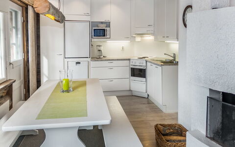 Revonaapa B13: Mueble, Diseño De Interiores, Piso, Cocina, Suelo, Techo, Madera, Mostrador, Lámpara, Habitación
