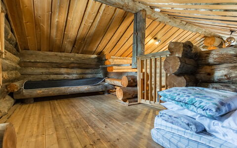 Seitsemän Savua 3: Madera, Techo, Suelo, Madera Dura, Ático, Habitación, Habitación, Tablón, Haz, Cuarto De Troncos