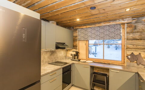 Rukasaukko: Madera, Techo, Piso, Diseño De Interiores, Mostrador, Cocina, Suelo, Gabinetes, Lámpara, Manchas De Madera