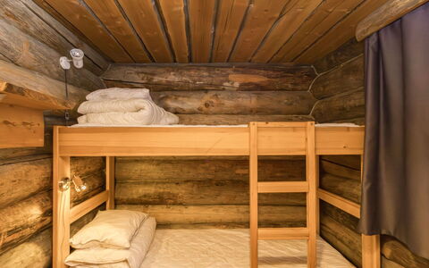 Rukasaukko: Litera, Madera, Suelo, Piso, Habitación, Diseño De Interiores, Cama, Manchas De Madera, Madera Dura, Techo