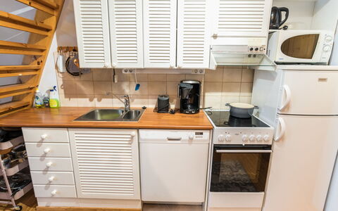 Kelokivakka E23: Cocina, Aparato De Cocina, Electrodoméstico, Madera, Piso, Mostrador, Diseño De Interiores, Suelo, Gabinetes, Electrodoméstico