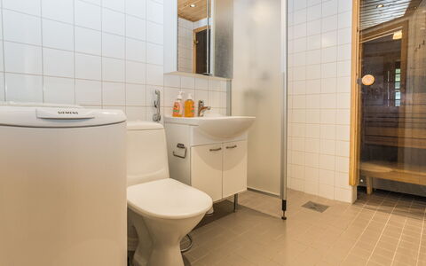Kelokivakka E23: Piso, Suelo, Diseño De Interiores, Arreglo De Tubería, Madera, Techo, Lavabo, Baño, Baño, Habitación