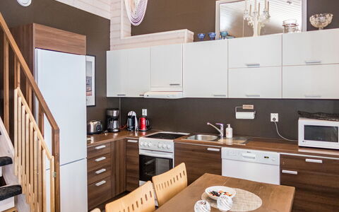 Saukkotupa: Mueble, Diseño De Interiores, Piso, Madera, Gabinetes, Aparato De Cocina, Suelo, Cocina, Mostrador, Electrodoméstico