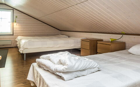 Saukkotupa: Suelo, Piso, Pared, Diseño De Interiores, Madera, Techo, Habitación, Cama, Suelos De Madera, Mueble