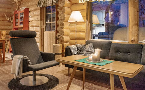 Kilpis-Arkki: Mueble, Diseño De Interiores, Madera, Piso, Sala, Suelo, Encendiendo, Casa, Techo, Silla