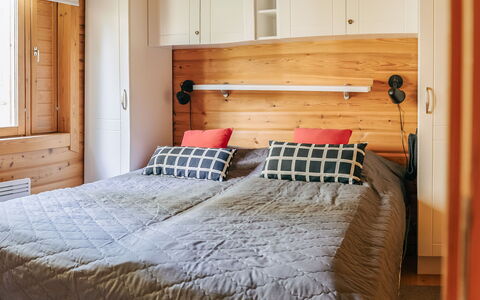 Levinstone: Mueble, Diseño De Interiores, Madera, Habitación, Cama, Piso, Suelo, Habitación, Techo, Encendiendo