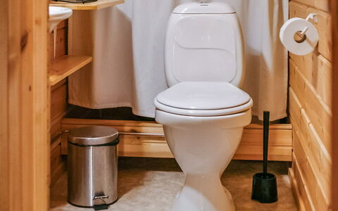 Levinstone: Asiento Del Baño, Baño, Arreglo De Tubería, Madera Dura, Baño, Plomería, Suelos De Madera, Madera Contrachapada