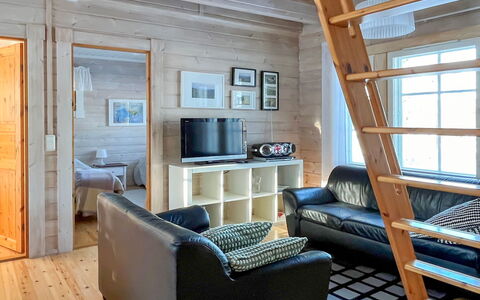 Lonnakko: Madera, Piso, Suelo, Diseño De Interiores, Madera Dura, Techo, Suelos De Madera, Habitación, Tablón, Manchas De Madera