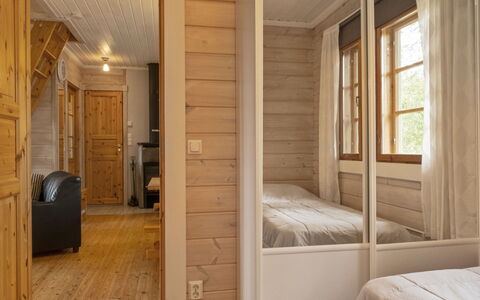 Lonnakko: Piso, Suelo, Mueble, Diseño De Interiores, Madera, Habitación, Techo, Encendiendo, Suelos De Madera, Marrón