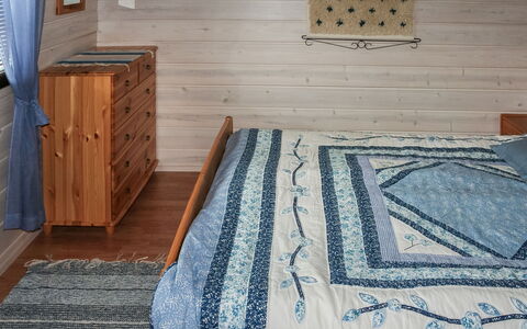 Ahonlaita: Madera, Habitación, Piso, Suelo, Linos, Sábana, Textil, Lecho, Mueble, Cama