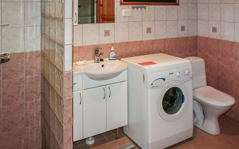 Ahonlaita: Arreglo De Tubería, Piso, Lavadora, Lavabo Del Baño, Suelo, Lavabo, Baño, Diseño De Interiores, Grifo, Plomería