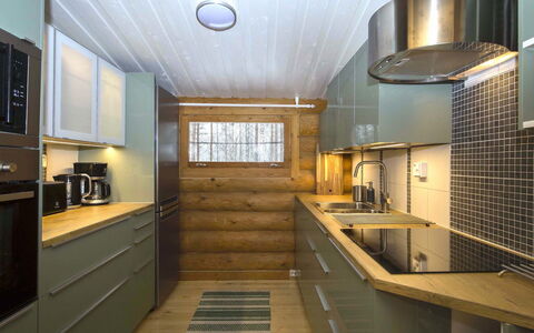 Pohosniemi: Cocina, Mostrador, Diseño De Interiores, Piso, Aparato De Cocina, Electrodoméstico, Madera, Techo, Lámpara, Gabinetes