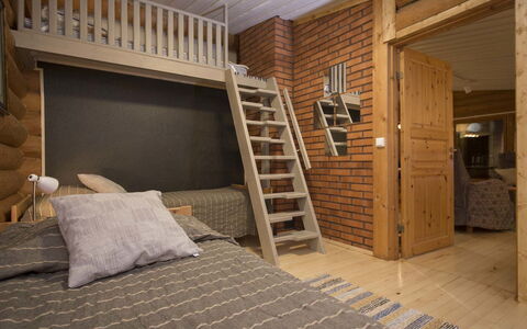 Pohosniemi: Mueble, Habitación, Cama, Madera, Suelo, Diseño De Interiores, Piso, Sábana, Techo, Lecho