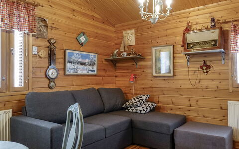 Eemeli: Mueble, Madera, Diseño De Interiores, Piso, Sofá, Suelo, Habitación, Sala, Techo, Casa