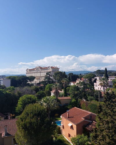 Le Floriana: Tiempo De Día, Árbol, Edificio, Barrio Residencial, Área Urbana, Ciudad, By, Techo, Barrio, Casa