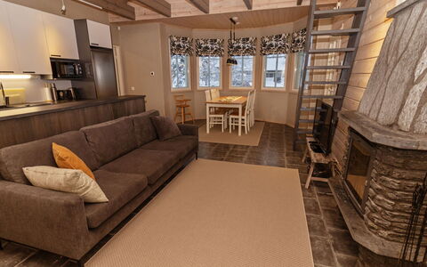 Rukan Taikavuosseli 12 a: Diseño De Interiores, Mueble, Piso, Sofá, Suelo, Madera, Sala, Departamento, Techo, Habitación