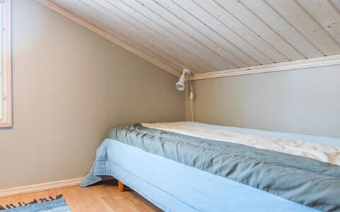 Rukan Taikavuosseli 12 a: Madera, Suelo, Habitación, Piso, Diseño De Interiores, Techo, Cama, Linos, Lecho, Encendiendo