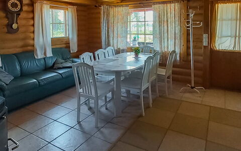 Harjurinne: Mueble, Madera, Piso, Diseño De Interiores, Suelo, Mesa, Silla, Techo, Sofá, Habitación