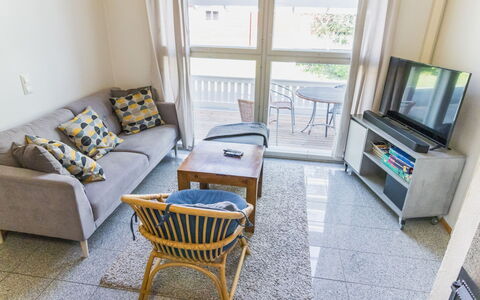 Tahko Ski Koivulantie: Mueble, Diseño De Interiores, Piso, Suelo, Madera, Habitación, Sofá, Sala, Departamento, Suelos De Madera