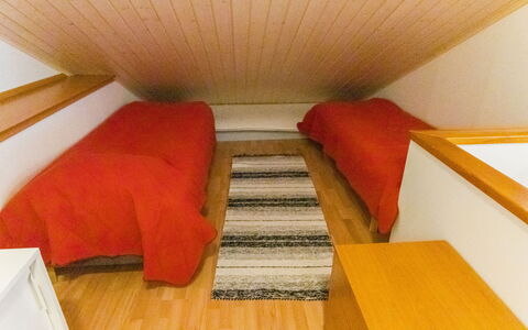 Tahko Ski Koivulantie: Piso, Suelo, Madera, Diseño De Interiores, Techo, Habitación, Habitación, Cama, Mueble, Ático