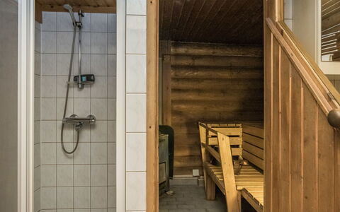 Karhunluola: Hierba, Casa, Cabaña, El Terreno Del Lote, Casa, Inmuebles, Césped, Vía Muerta, Casa De Campo, Porche