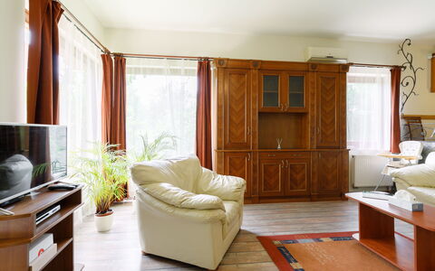 Albizia: Mueble, Propiedad, Gabinetes, Comodidad, Madera, Diseño De Interiores, Piso, Suelo, Edificio, Planta