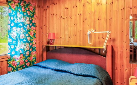 Kanerva 6: Madera, Habitación, Mueble, Cama, Diseño De Interiores, Sábana, Textil, Lecho, Marco De La Cama, Habitación