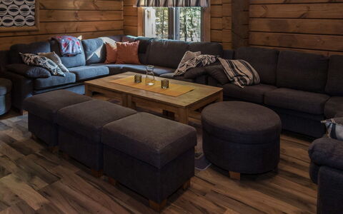 Tahkonbalju: Mueble, Piso, Madera, Diseño De Interiores, Suelo, Sofá, Sala, Suelos De Madera, Habitación, Marrón