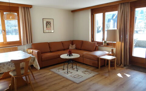 Blumenweg 6: Mueble, Diseño De Interiores, Piso, Sofá, Madera, Suelo, Mesa, Sala, Departamento, Habitación