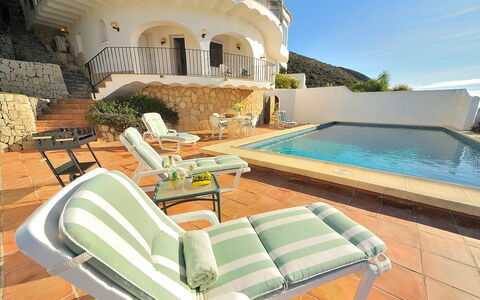 Vista Panorama: Propiedad, Edificio, Casa, Bienes Raíces, Piscina, Villa, Inmuebles, Mueble, Habitación, Sunlounger