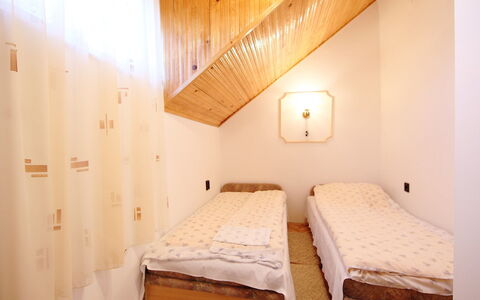 Daisy 2: Habitación, Cama, Propiedad, Habitación, Mueble, Diseño De Interiores, Edificio, Comodidad, Casa, Suelo