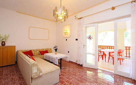 Daisy 2: Propiedad, Habitación, Diseño De Interiores, Mueble, Edificio, Bienes Raíces, Techo, Suelo, Casa, Habitación
