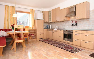 Annelies 320.2: Mueble, Propiedad, Habitación, Gabinetes, Cocina, Diseño De Interiores, Mostrador, Suelo, Edificio, Loseta