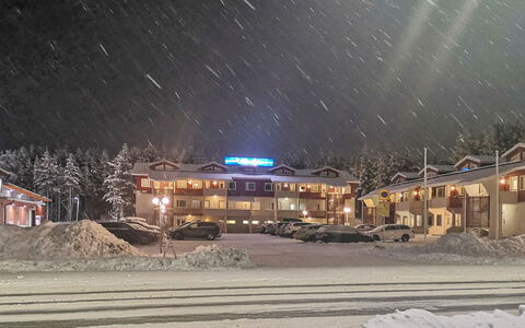 Levin Tuisku: Madera, Nieve, Cabaña, Invierno, Techo, Casa, Congelación, Cuarto De Troncos, Vía Muerta, Pendiente