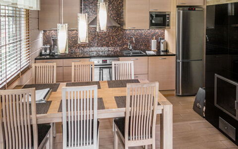 Villa Illi: Mueble, Diseño De Interiores, Piso, Madera, Silla, Cocina, Suelo, Techo, Lámpara, Encendiendo