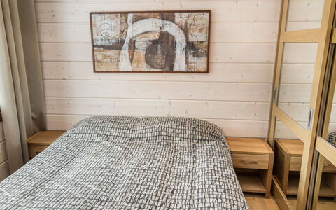Villa Illi: Mueble, Cama, Habitación, Piso, Suelo, Madera, Diseño De Interiores, Sábana, Lecho, Linos