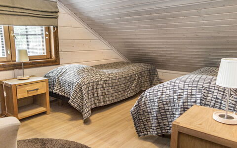 Villa Illi: Cama, Habitación, Suelo, Piso, Diseño De Interiores, Madera, Sábana, Lecho, Mueble, Techo