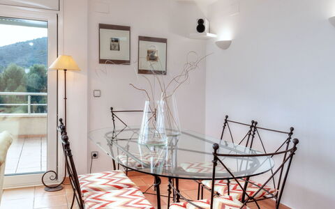 Fane: Habitación, Mueble, Propiedad, Mesa, Diseño De Interiores, Techo, Comedor, Silla, Casa, Edificio