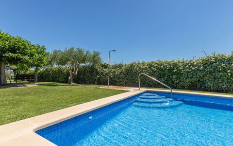 Mas Rovira 8: Azul, Piscina, Agua, Material Compuesto, Ocio, Recurso, Sombra, Paisajismo, Jardín, Fuente De Agua