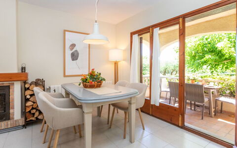 Mas Rovira 8: Mueble, Diseño De Interiores, Piso, Mesa, Silla, Madera, Cocina Y Comedor Mesa, Comedor, Suelo, Encendiendo