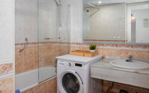 Lorcrimar: Arreglo De Tubería, Lavabo Del Baño, Diseño De Interiores, Lavabo, Piso, Baño, Suelo, Grifo, Mueble De Baño, Mostrador