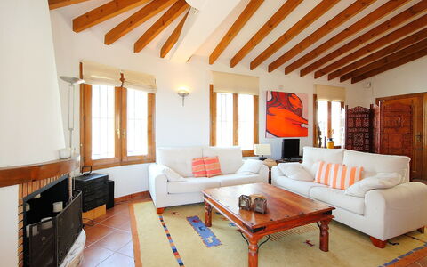 Del Azahar: Habitación, Propiedad, Diseño De Interiores, Sala, Mueble, Edificio, Naranja, Casa, Techo, Bienes Raíces