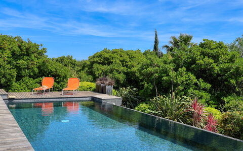 Kisokawa: Azul, Piscina, Recurso, Eco Hotel, Fuente De Agua, Jardín, Sombra, Zona Tropical, Mueble Para Exteriores, Paisajismo